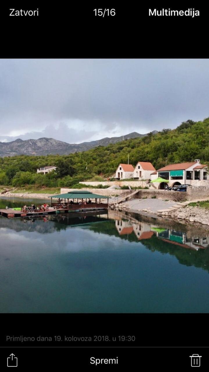 Splav "Slap" - Bungalovi Danilovgrad Bagian luar foto